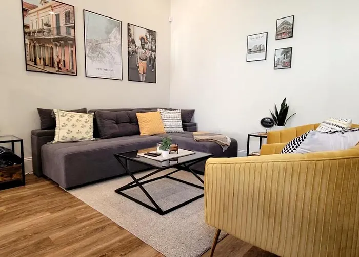 Entire Spacious Vacation Home - 1 Mile To All Attractions