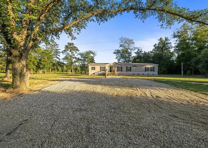 Lake-Pool & Close To Chappapeela Sports Park